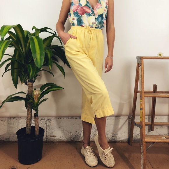 Playful Yellow Cotton Crops - Picture 2 of 7